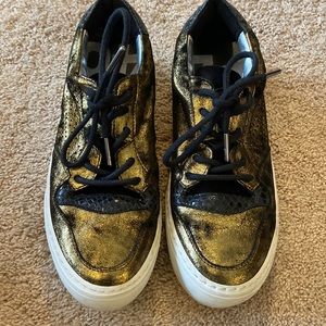 P448 sz 38 gold /black excellent condition